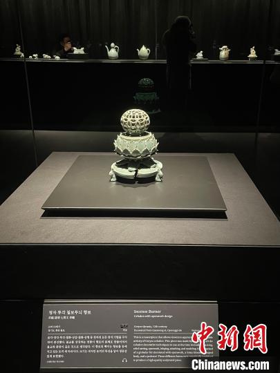 图为当地时间11月22日,韩国国立中央博物馆高丽青瓷陈列馆预展上的展品。 万佳欣 摄 图为当地时间11月22日,韩国国立中央博物馆高丽青瓷陈列馆预展上的展品。 万佳欣 摄