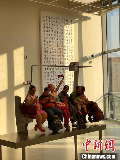 第十三届中国艺术节全国优秀美术、书法篆刻、摄影作品展览巡展现场。 高志苗 摄 第十三届中国艺术节全国优秀美术、书法篆刻、摄影作品展览巡展现场。 高志苗 摄
