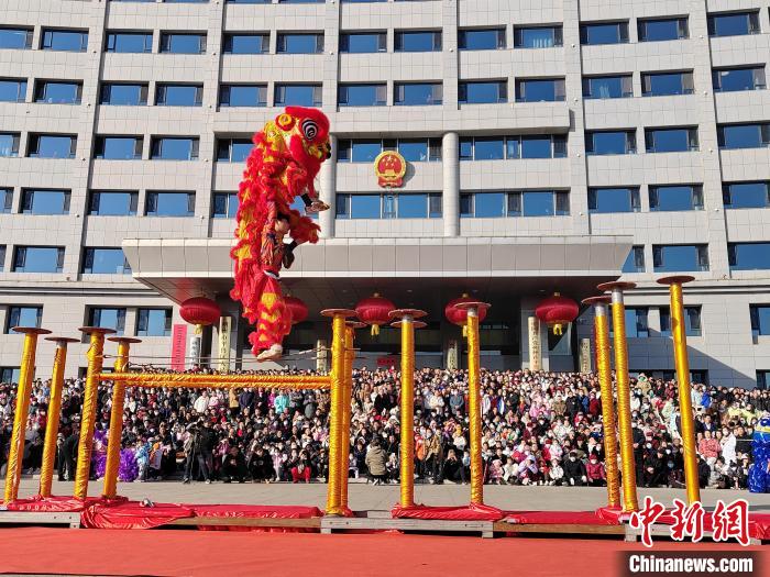 （新春走基层）中国南北舞狮齐聚山西朔州平鲁：“门神故里”闹元宵