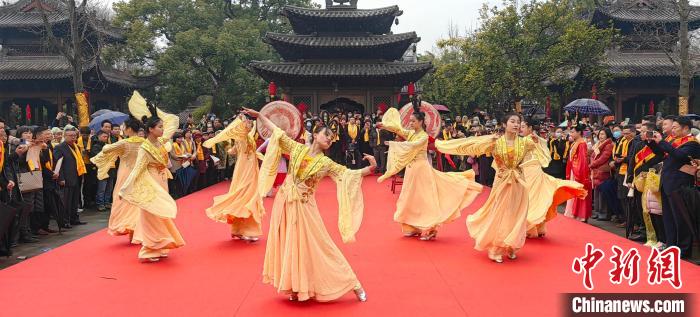 献祭舞 西湖景区水域管理处 供图 献祭舞 西湖景区水域管理处 供图