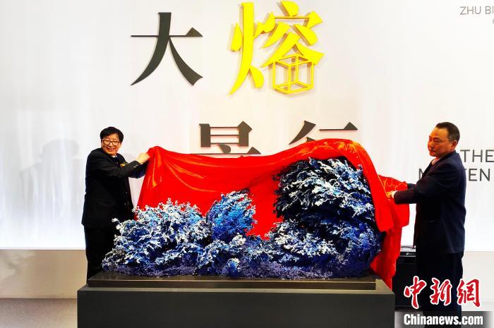 朱炳仁熔铜艺术展扬州开展熔铜艺术“随机之美”令人惊叹