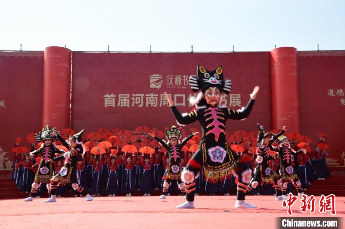 图为首届周口伏羲书展开幕式表演。 梁照曾 摄 图为首届周口伏羲书展开幕式表演。 梁照曾 摄