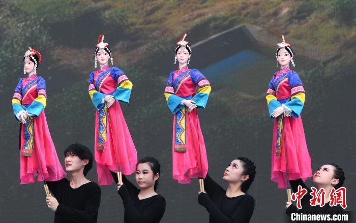 “村晚”现场。　王刚 摄