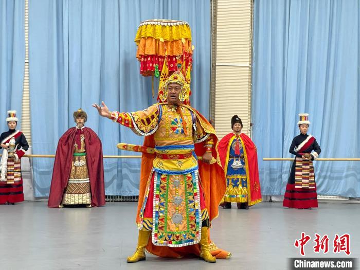 图为格萨尔剧展演。 巷欠才让 供图 图为格萨尔剧展演。 巷欠才让 供图