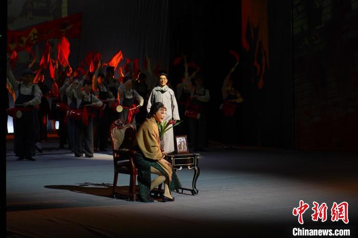 大型现代评剧《革命家庭》。 周孙榆 摄 大型现代评剧《革命家庭》。 周孙榆 摄