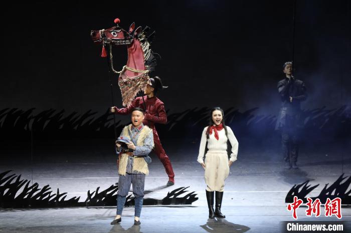 《一个人的长征》讲述了革命年代赣南地区一个名叫“骡子”的青年马夫，被苏区中央银行马队雇用。　中共赣州市委宣传部 供图