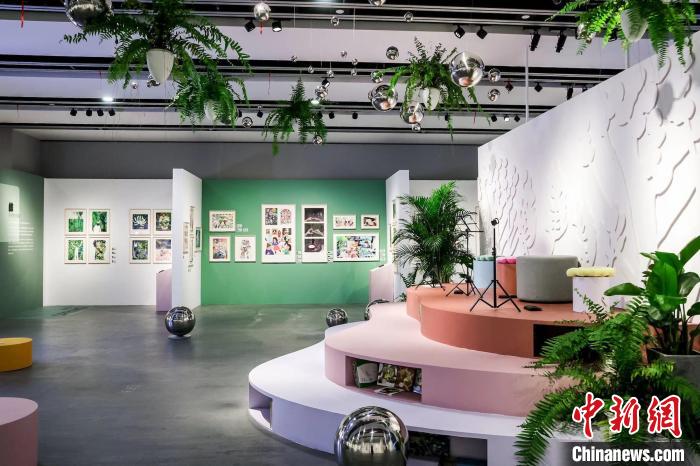 上海图书馆举办“有春天”展览走进艺术家笔下“四季芳华”