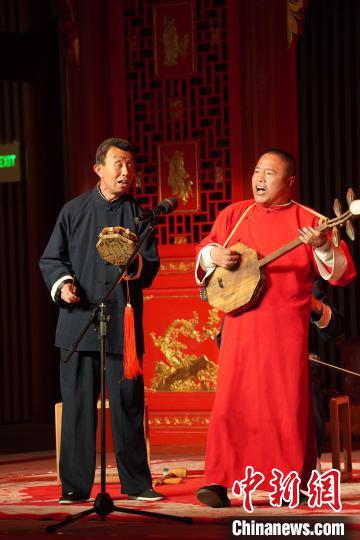 来自山西左权和武乡的盲艺人团队现场表演 中国工艺美术馆、中国非物质文化遗产馆供图 来自山西左权和武乡的盲艺人团队现场表演 中国工艺美术馆、中国非物质文化遗产馆供图