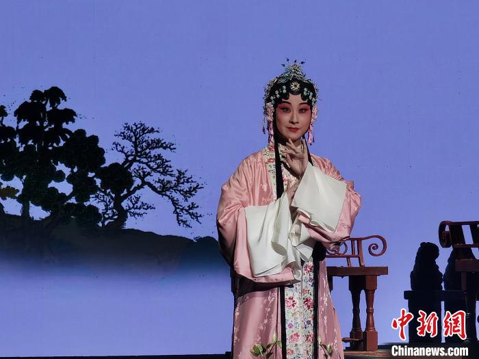 《牡丹亭》演出现场 周健 摄 《牡丹亭》演出现场 周健 摄