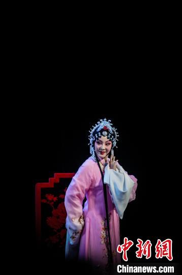 全国戏曲(南方片)会演启幕经典黄梅戏亮相
