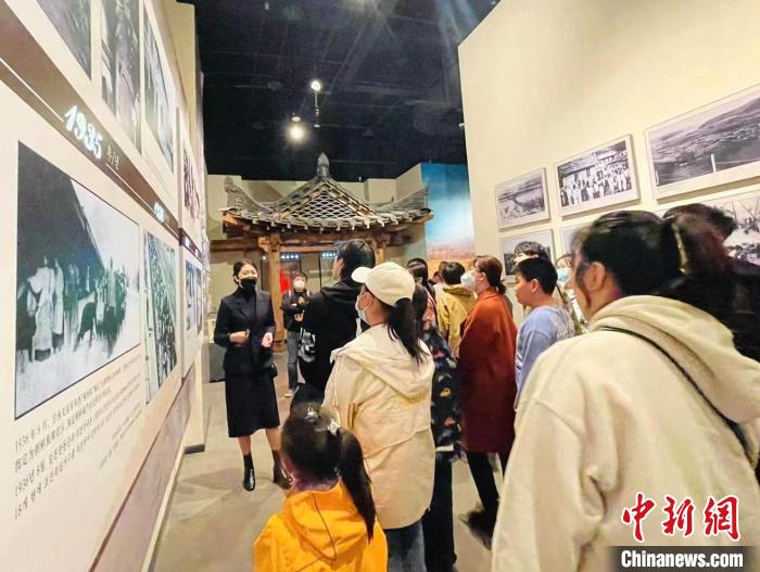 游客在延边博物馆参观。(资料图) 延边博物馆供图 游客在延边博物馆参观。(资料图) 延边博物馆供图