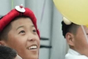 玉树小朋友的人生第一次 埋下理想的种子