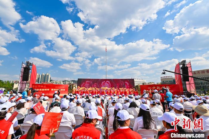 第七届聂耳音乐周在云南玉溪开幕千人合唱《歌唱祖国》