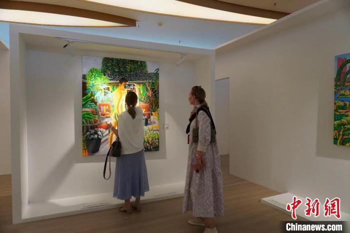 “我们,渐入佳境”国际前沿艺术展展览现场 主办方供图 “我们,渐入佳境”国际前沿艺术展展览现场 主办方供图