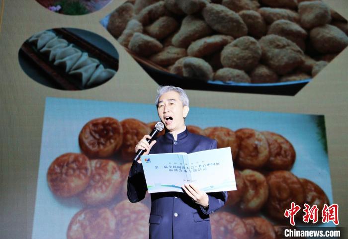 诵读节目轮番上演,既有古典文学类、现当代文学类,也有福鼎当地作家的作品。 叶茂 摄 诵读节目轮番上演,既有古典文学类、现当代文学类,也有福鼎当地作家的作品。 叶茂 摄