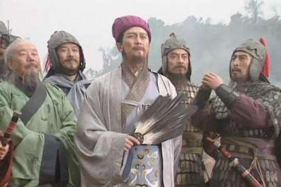 司马懿早已看破空城计 只因楼上两个书童