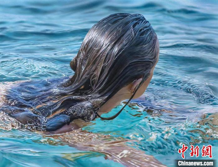 Johannes Wessmark(瑞典)的《 湿的头发》获达·芬奇视觉艺术奖。 主办方供图 Johannes Wessmark(瑞典)的《 湿的头发》获达·芬奇视觉艺术奖。 主办方供图