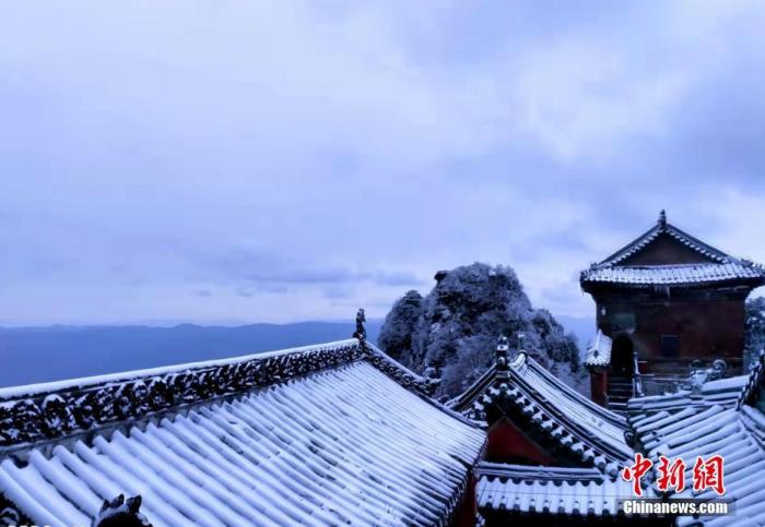 资料图:图为武当山雪景一角。 许海芳 摄 资料图:图为武当山雪景一角。 许海芳 摄