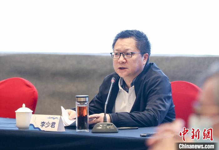 《诗刊》社主编李少君发言。 霞浦县融媒体中心 供图 《诗刊》社主编李少君发言。 霞浦县融媒体中心 供图