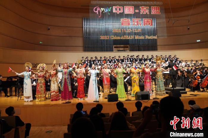 图为开幕式演出现场 王猛 摄 图为开幕式演出现场 王猛 摄