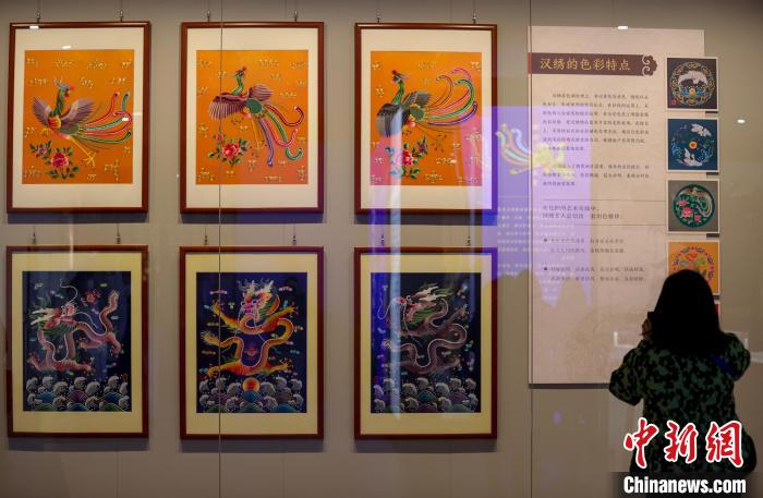 汉绣保护成果展在武汉开幕尽显楚风汉韵