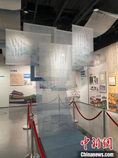 展览围绕“燕京八景”进行创意布置 李双南 摄 展览围绕“燕京八景”进行创意布置 李双南 摄