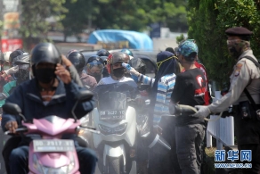 印尼：街头消毒防疫