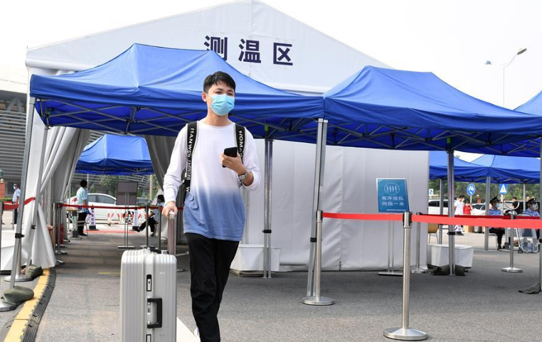 北京高校陆续迎来学生返校