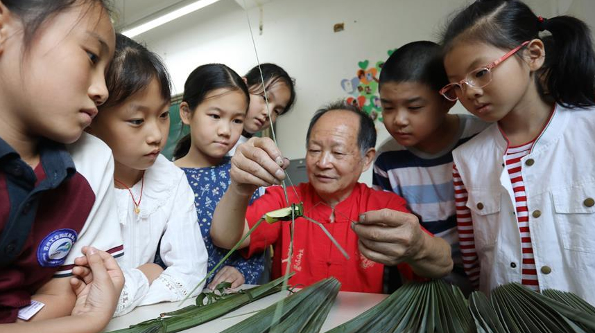 江苏苏州：校园感受传统文化