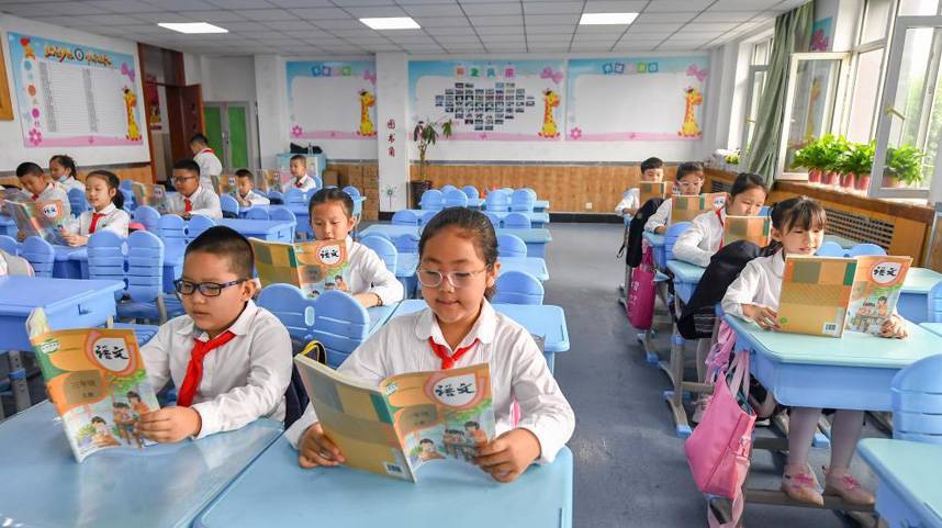 长春中小学迎开学