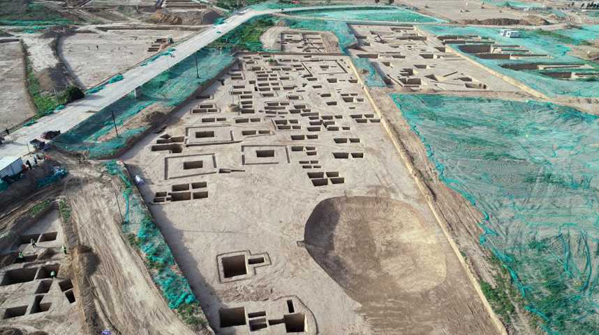 陕西咸阳发现3600多座古墓葬