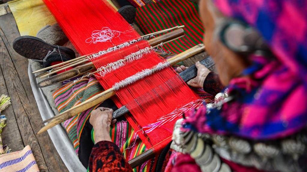 西藏：僜人本央编织的五彩生活