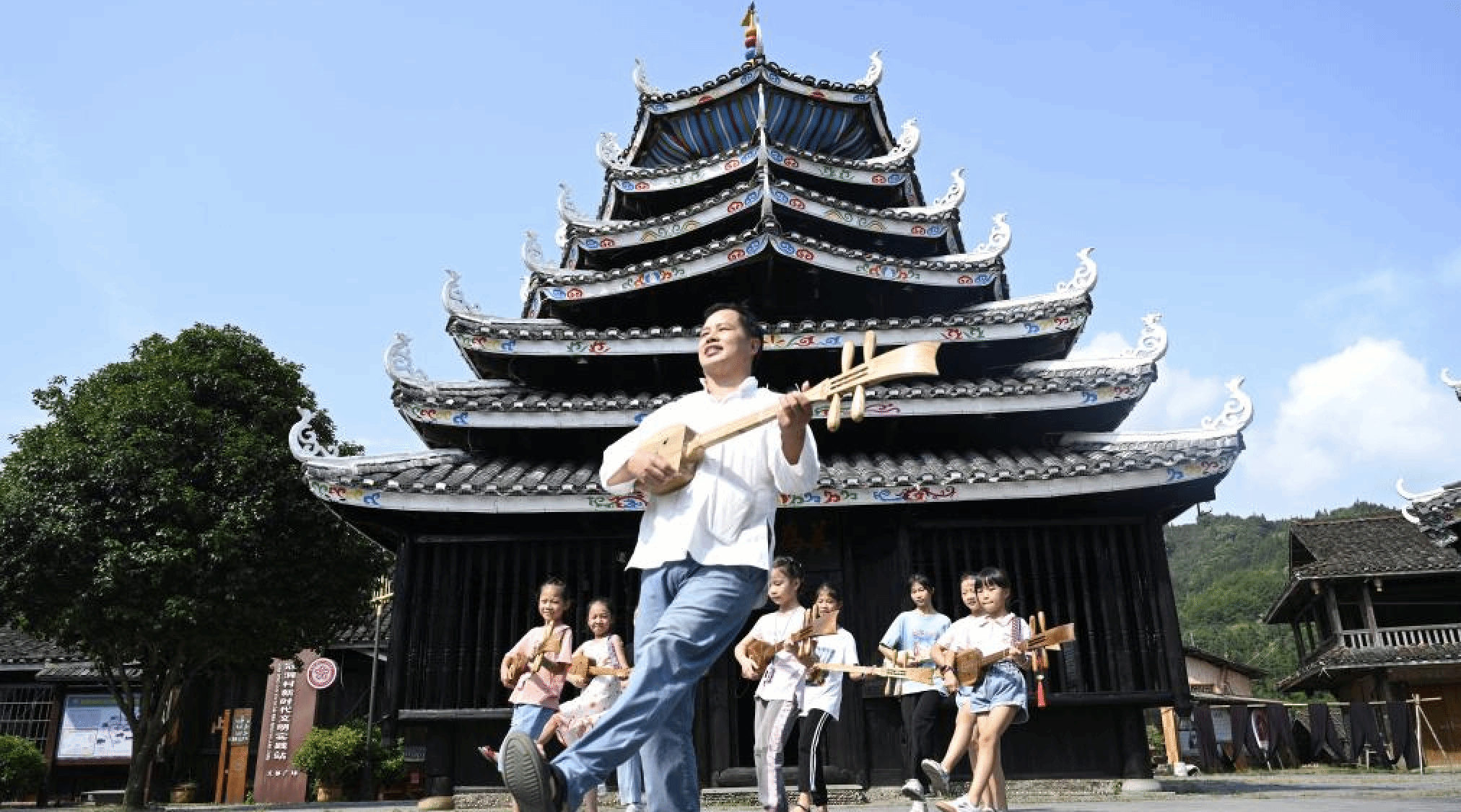 广西三江：侗寨里的公益非遗课堂