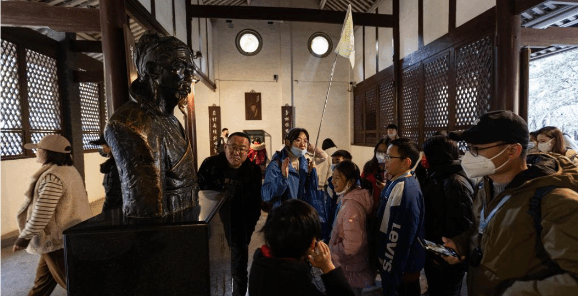 四川成都：“人日”游草堂 凭吊杜甫