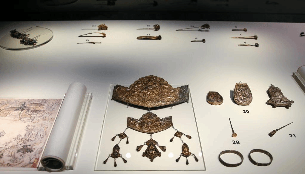 “海上银珠·璀璨华光——上海市历史博物馆馆藏银器展”在首尔开幕