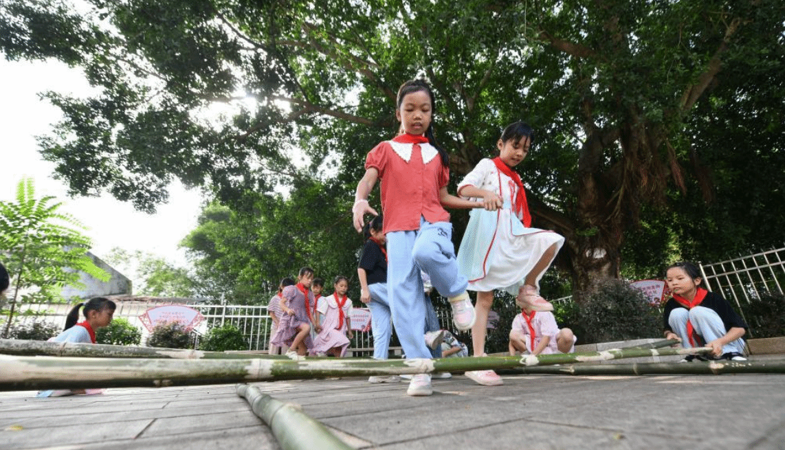 广西梧州：民族文化润童心