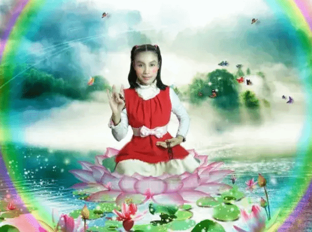 辣眼睛！大妈装嫩假扮16岁少女，扬言盯着她的双眼就能……