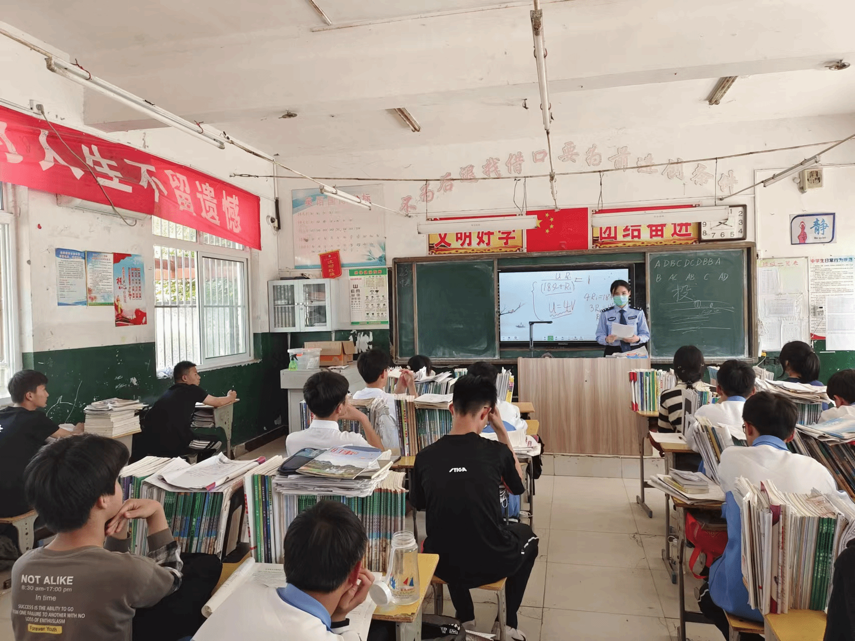 山东金乡：创新“网格+警格”模式 开展反邪教进课堂宣讲活动