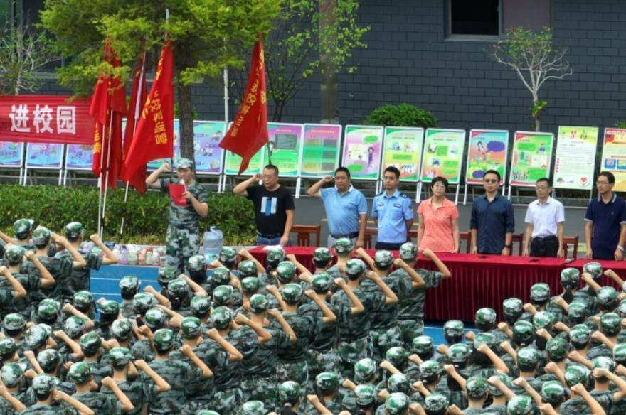 安徽徽州区： 新生普法第一课  反邪教育进课堂