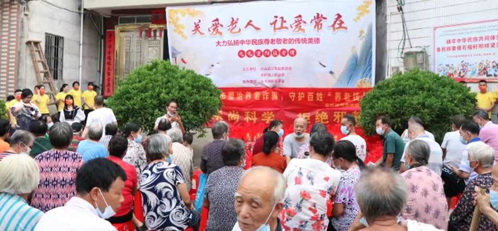 广西平南：重阳节开展反邪教宣传活动