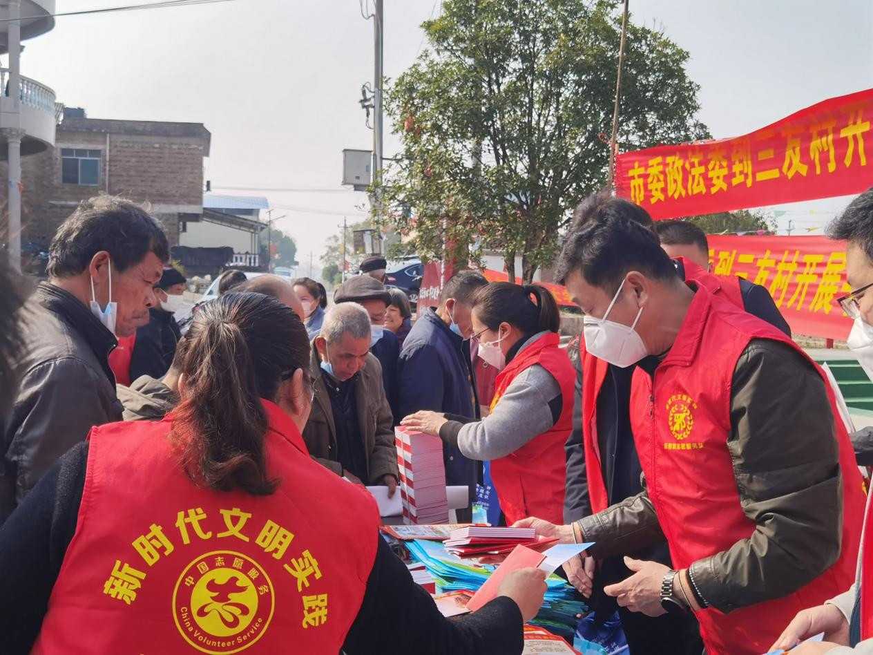 广西来宾：新春送祝福 反邪氛围浓