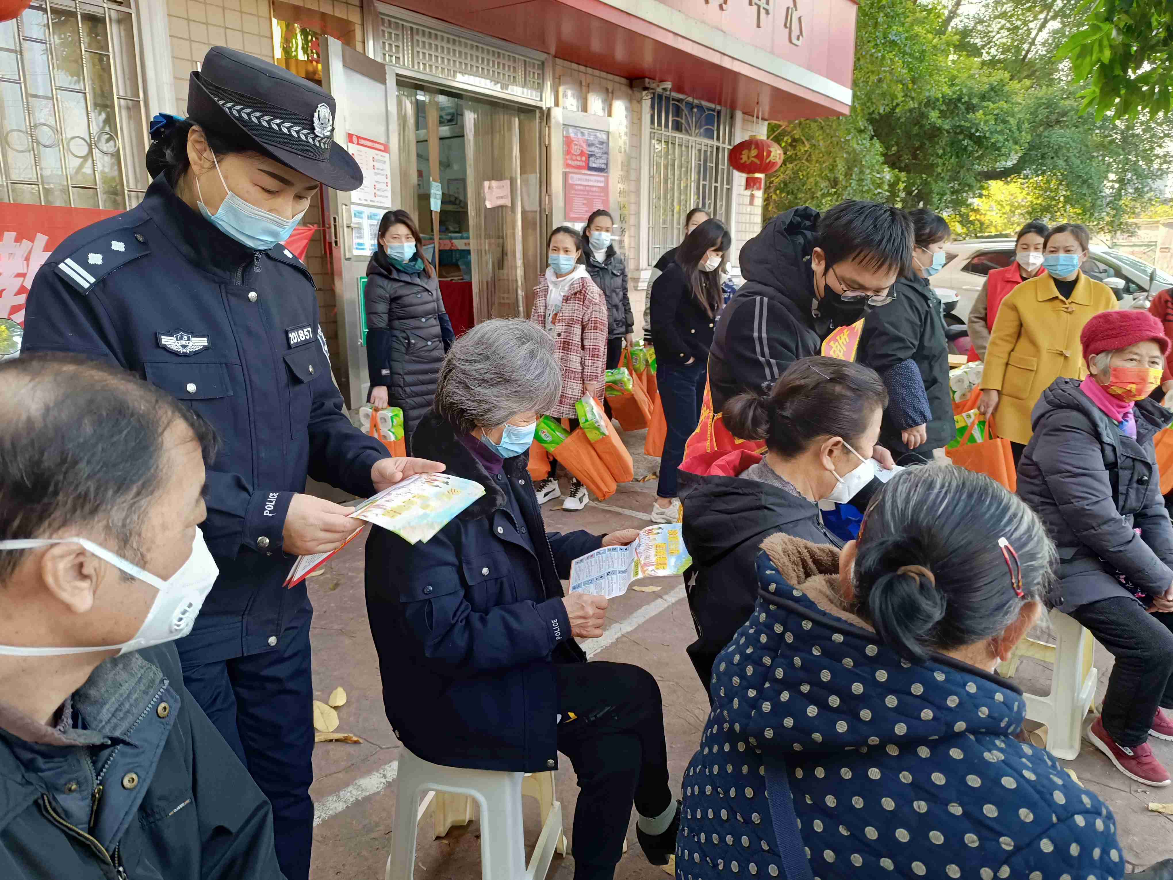 广西柳南区春节期间反邪教宣传进社区