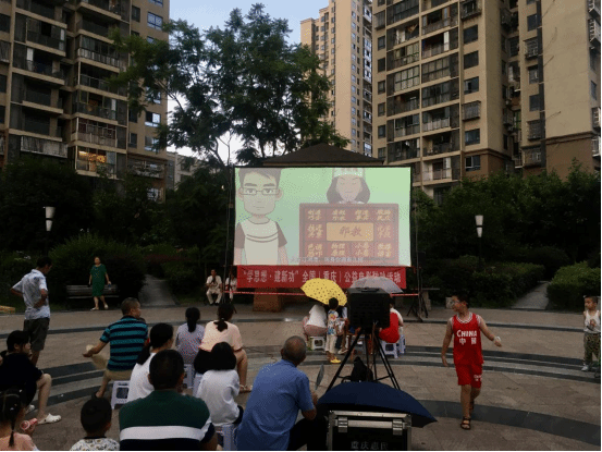 重庆市江北区开展“惠民电影·防范邪教”宣传进社区活动