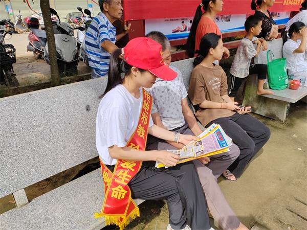 广西藤县开展爱心助学暨反邪教宣传系列活动