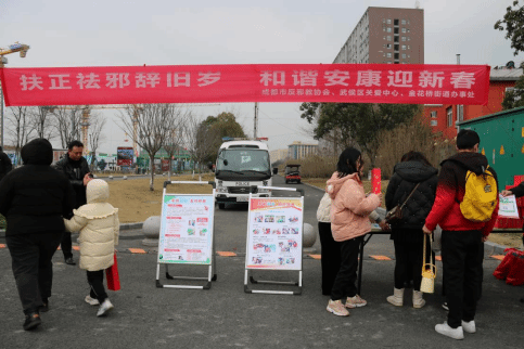 四川成都：借春节“国际熊猫灯会”开展反邪教警示教育宣传活动