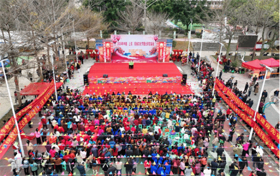 广西崇左凭祥：反邪教宣传进庙会