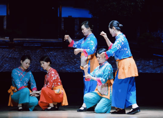 湖南邵阳市举办“迎春花开”反邪教文艺汇演