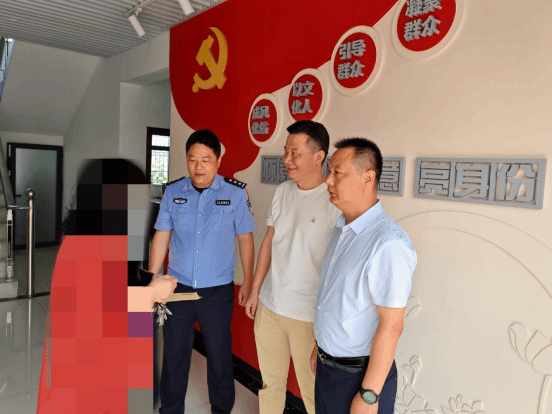 举报有奖制度  让邪教无处可藏——江苏栖霞区向举报邪教线索群众发放奖励