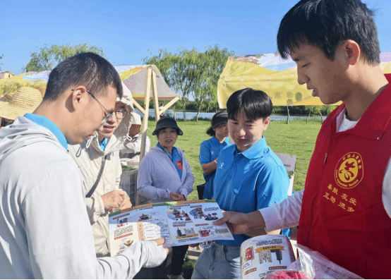 安徽芜湖：喜庆丰收露笑颜 反邪宣传展新貌