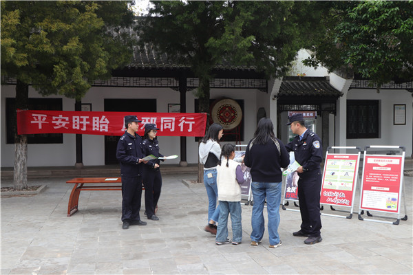江苏盱眙：第一山景区冬景宜人，反邪教宣传入脑入心